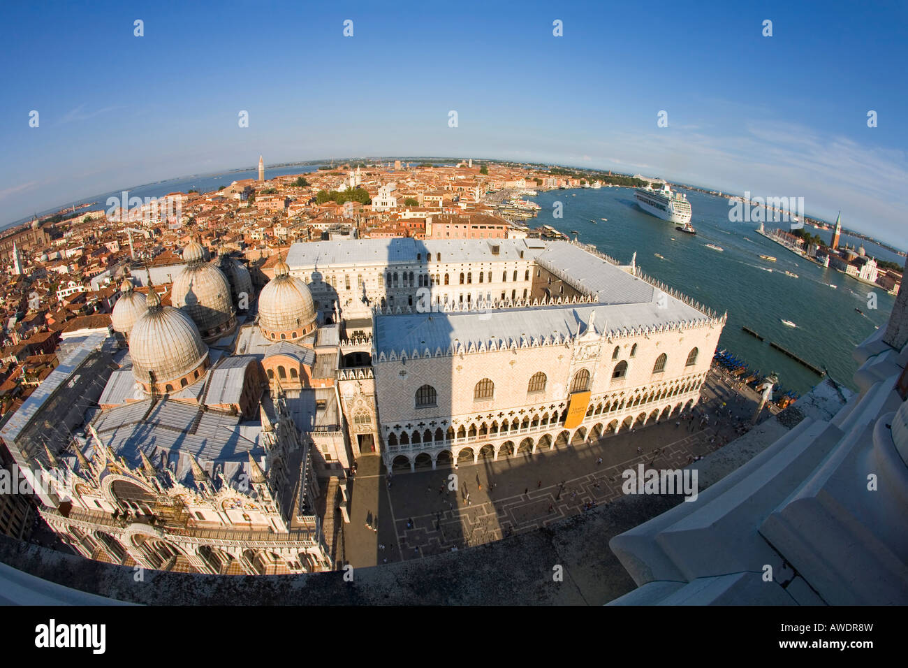 San Giorgio Maggiore Kirche und Kloster Dogen-Palast und St. Marks Basilica Luftbild entnommen St Marks Campanile-Venedig Stockfoto