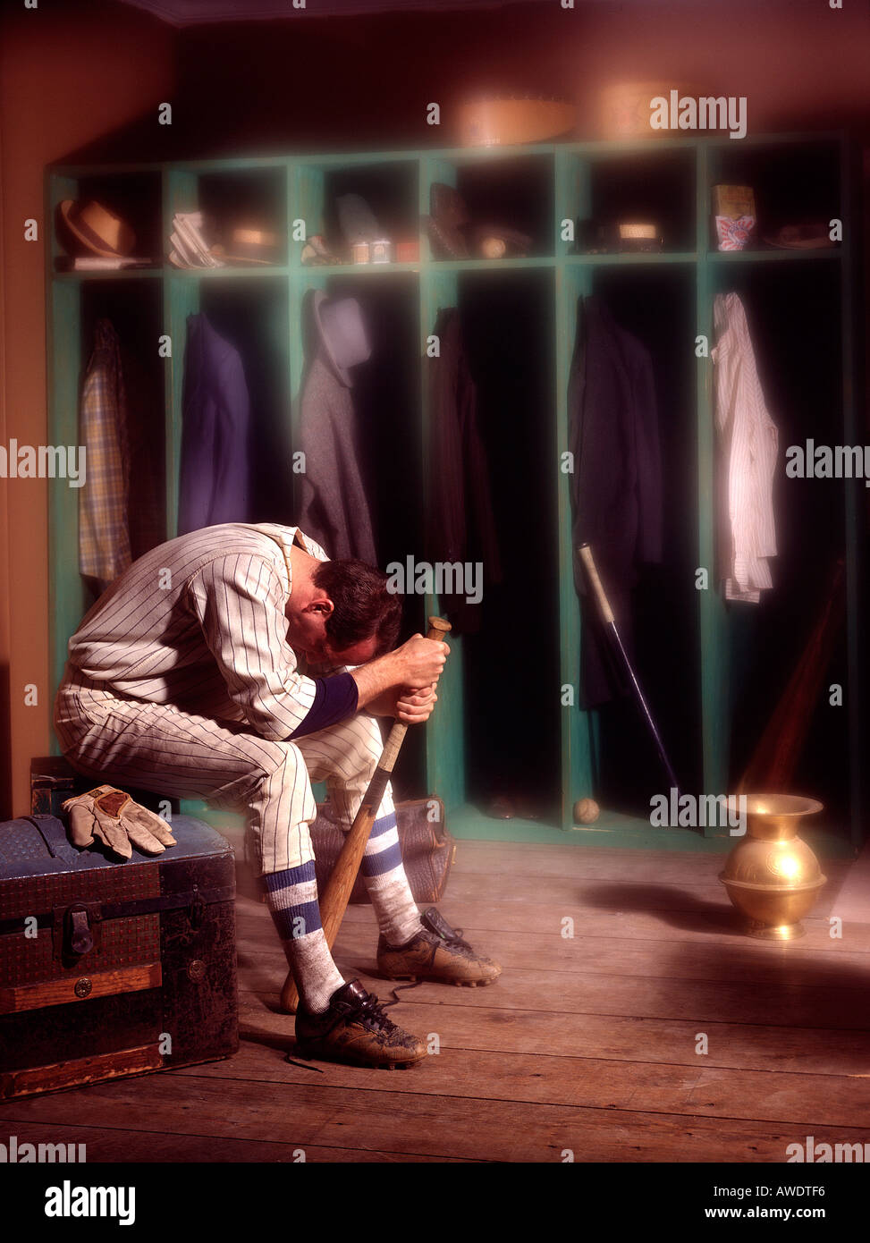 Baseball Spieler alte Mode Workwear-Umkleideraum Spucknapf Geheimnis Fantasy redaktionelle Stockfoto