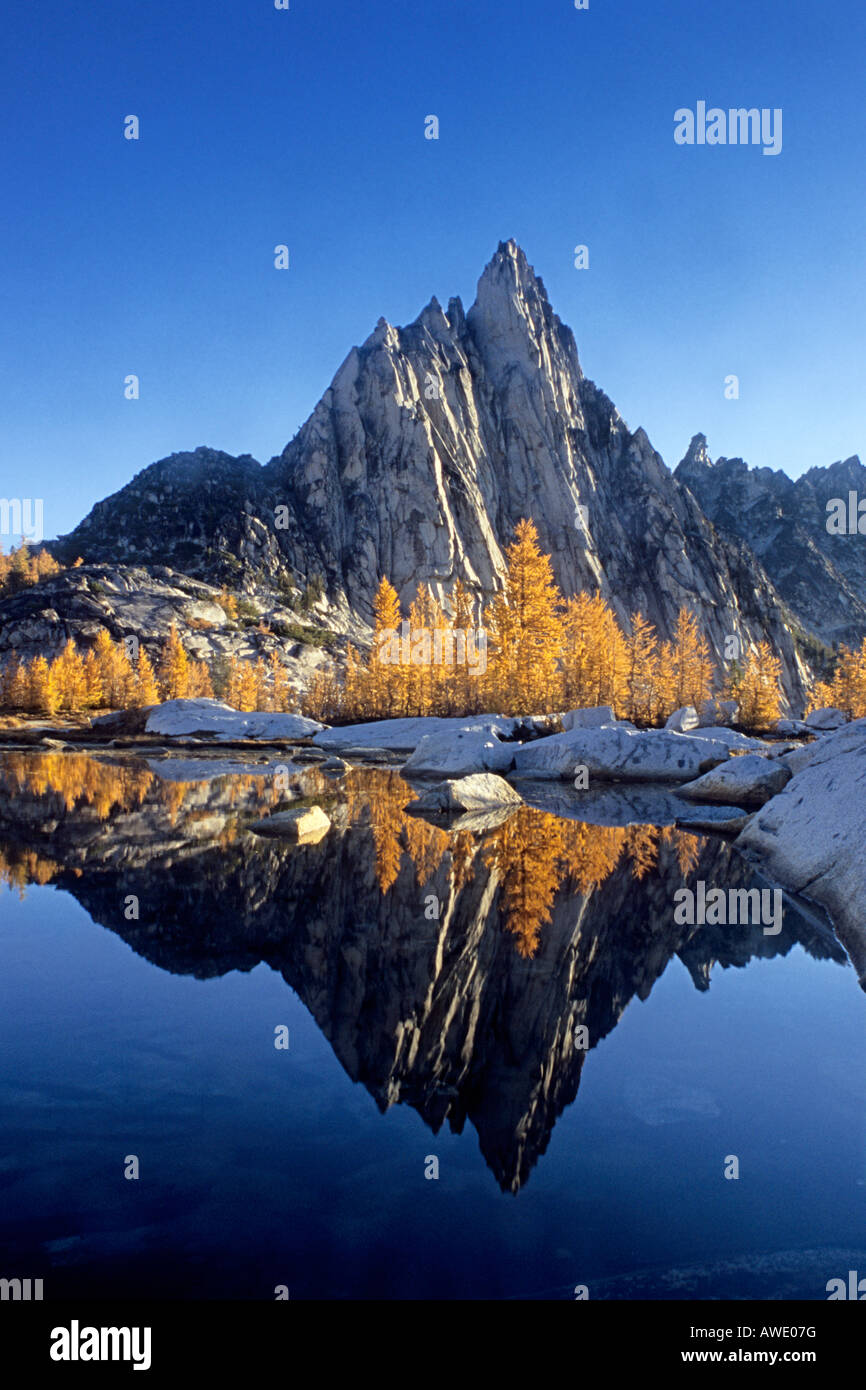 Herbst Farbe Prusik Peak Alpine Seen Wildnis North Cascade Mountains Washington USA Stockfoto