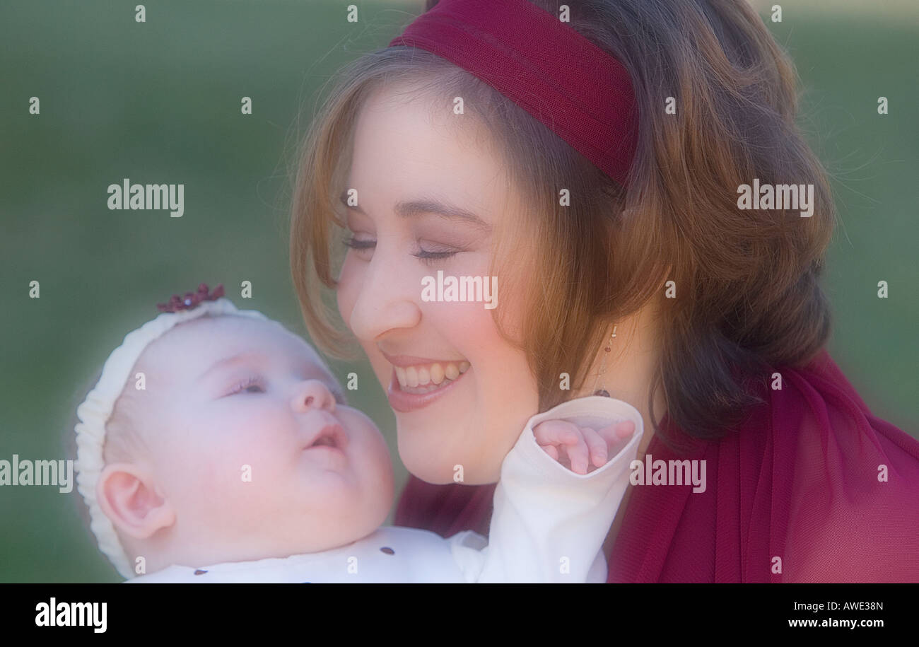 Mutter und Kind 6 Monate alt Stockfoto