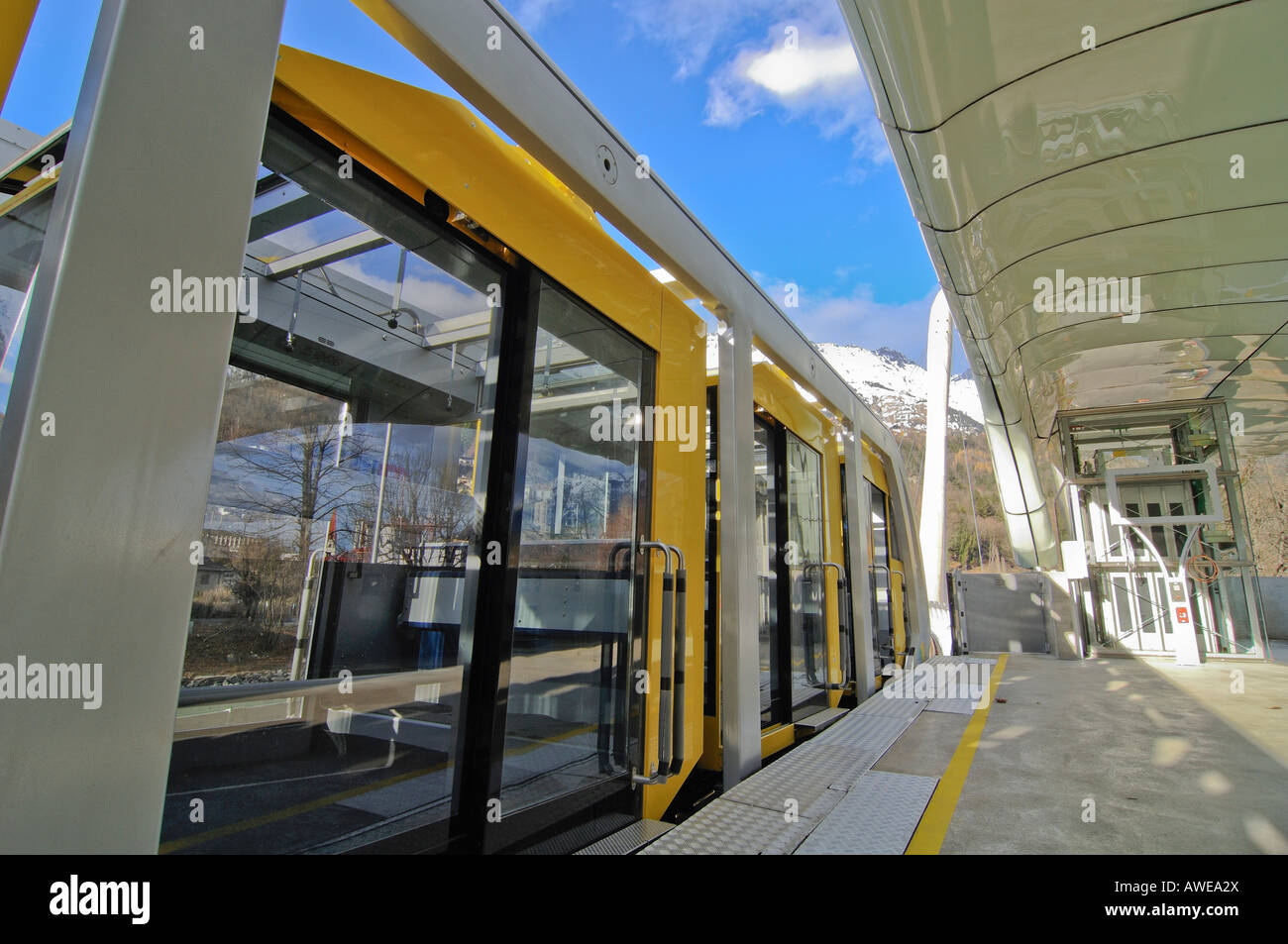 Hungerburgbahn (neue Standseilbahn) entworfen von der Architektin Zaha Hadid in Innsbruck, Tirol, Österreich, Europa Stockfoto