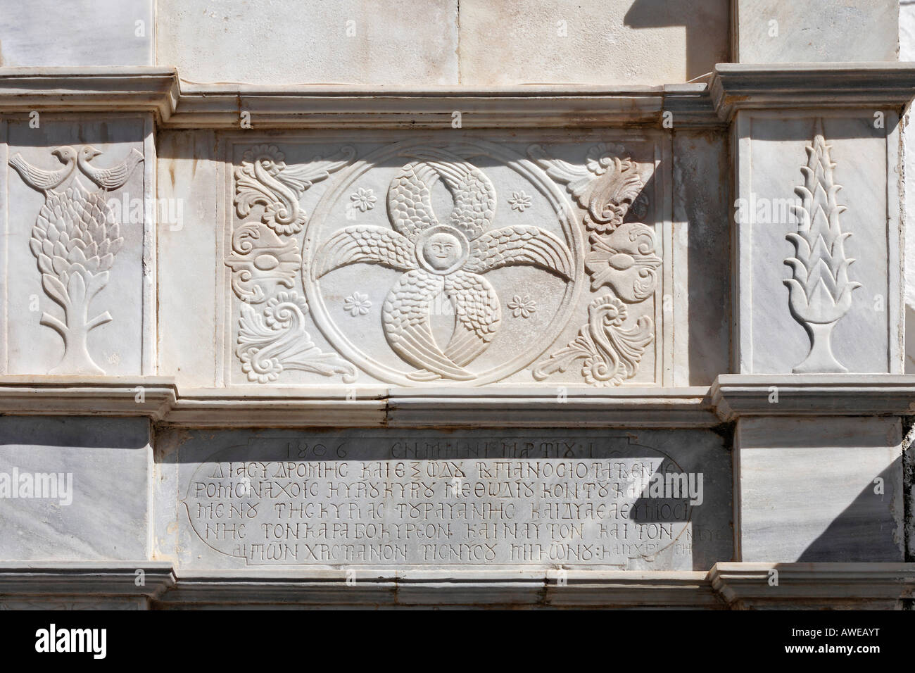 Detail des Marmorglockenturms (19 Jahrhundert) im Panajia-Tourliani Kloster, Ano Mera, Myconos, Griechenland Stockfoto