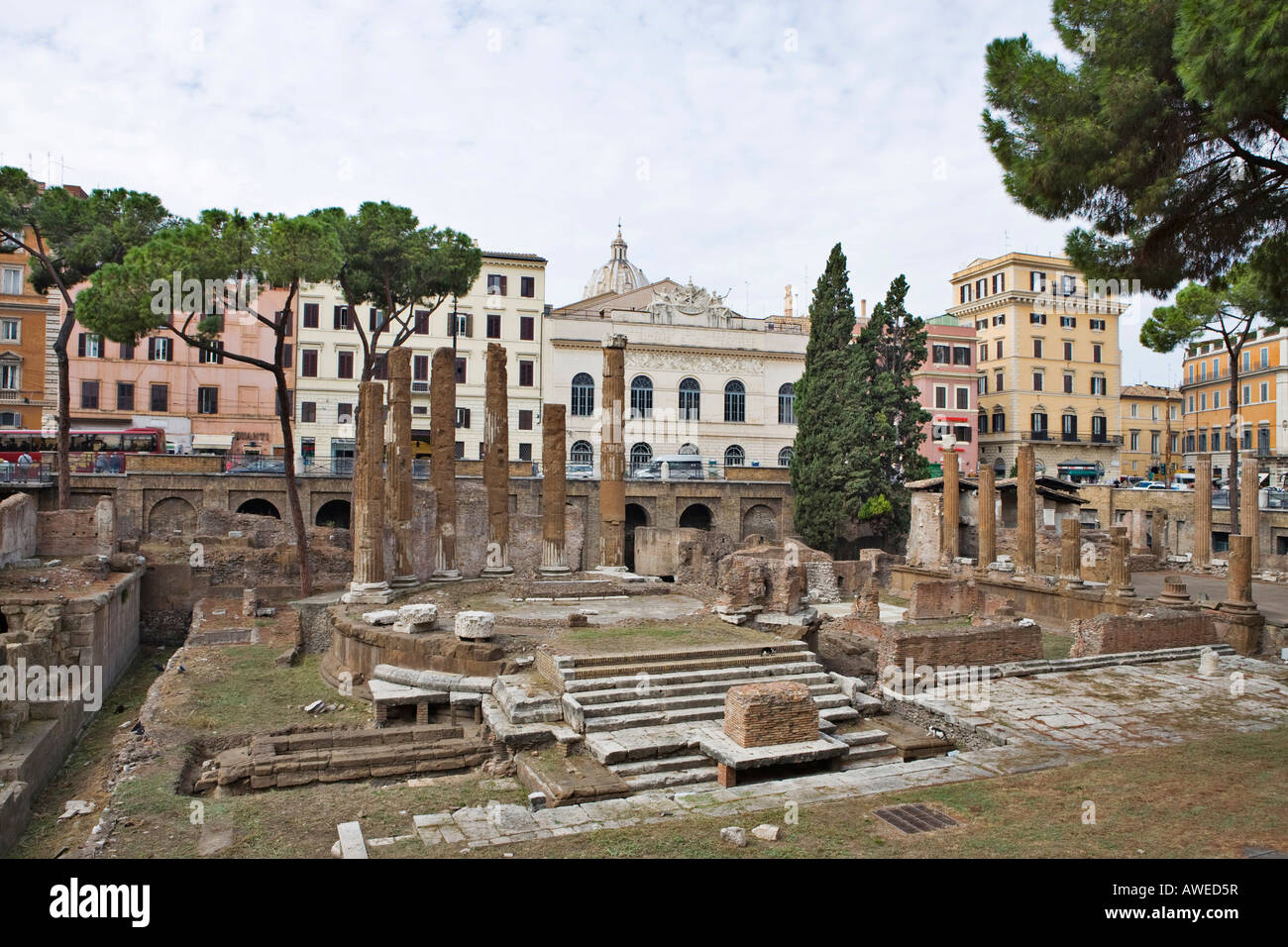 Ausgrabung der Tempel aus der Zeit der römischen Republik in Area Sacra del Largo Torre Argentina, Rom, Italien, Europa Stockfoto