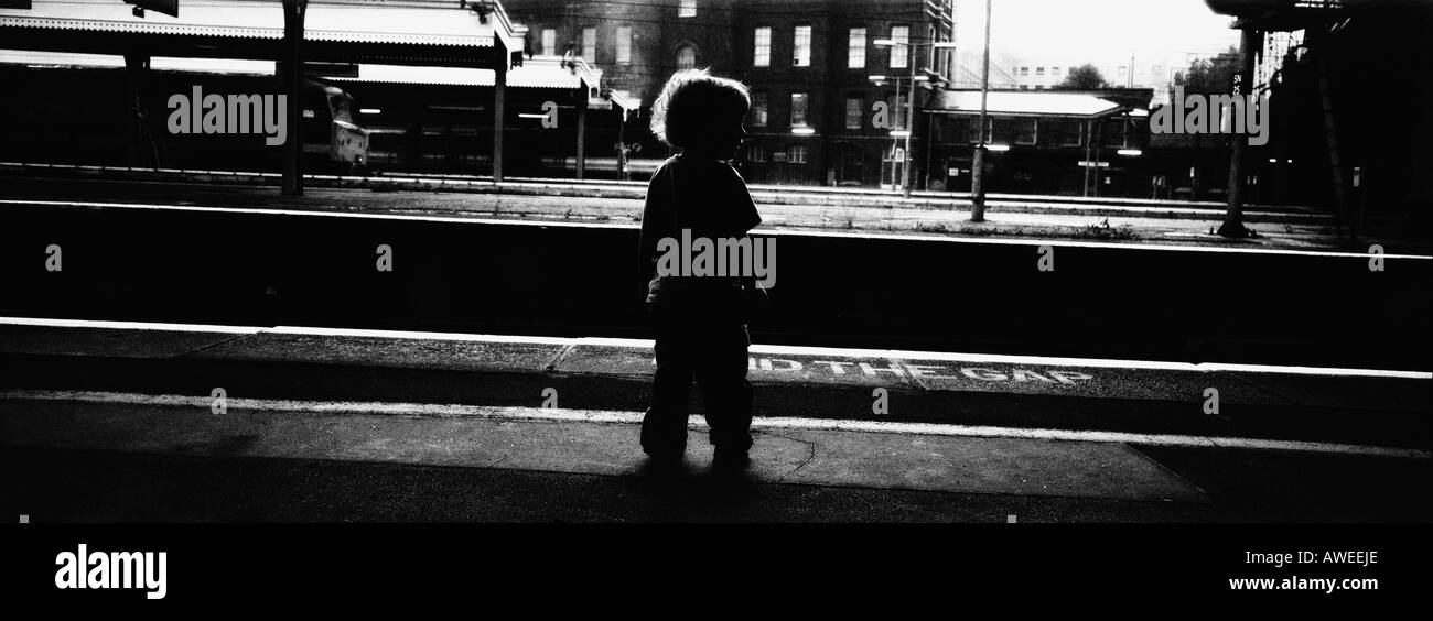 Junge an der Paddington Station London UK 20 9 00 Stockfoto