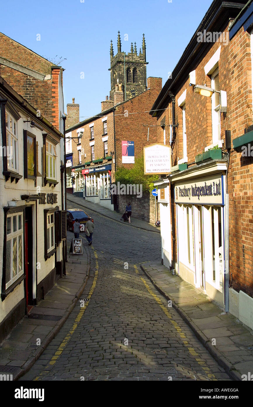 England Cheshire Macclesfield Castle Street mit St. Michaels-Kirche Stockfoto