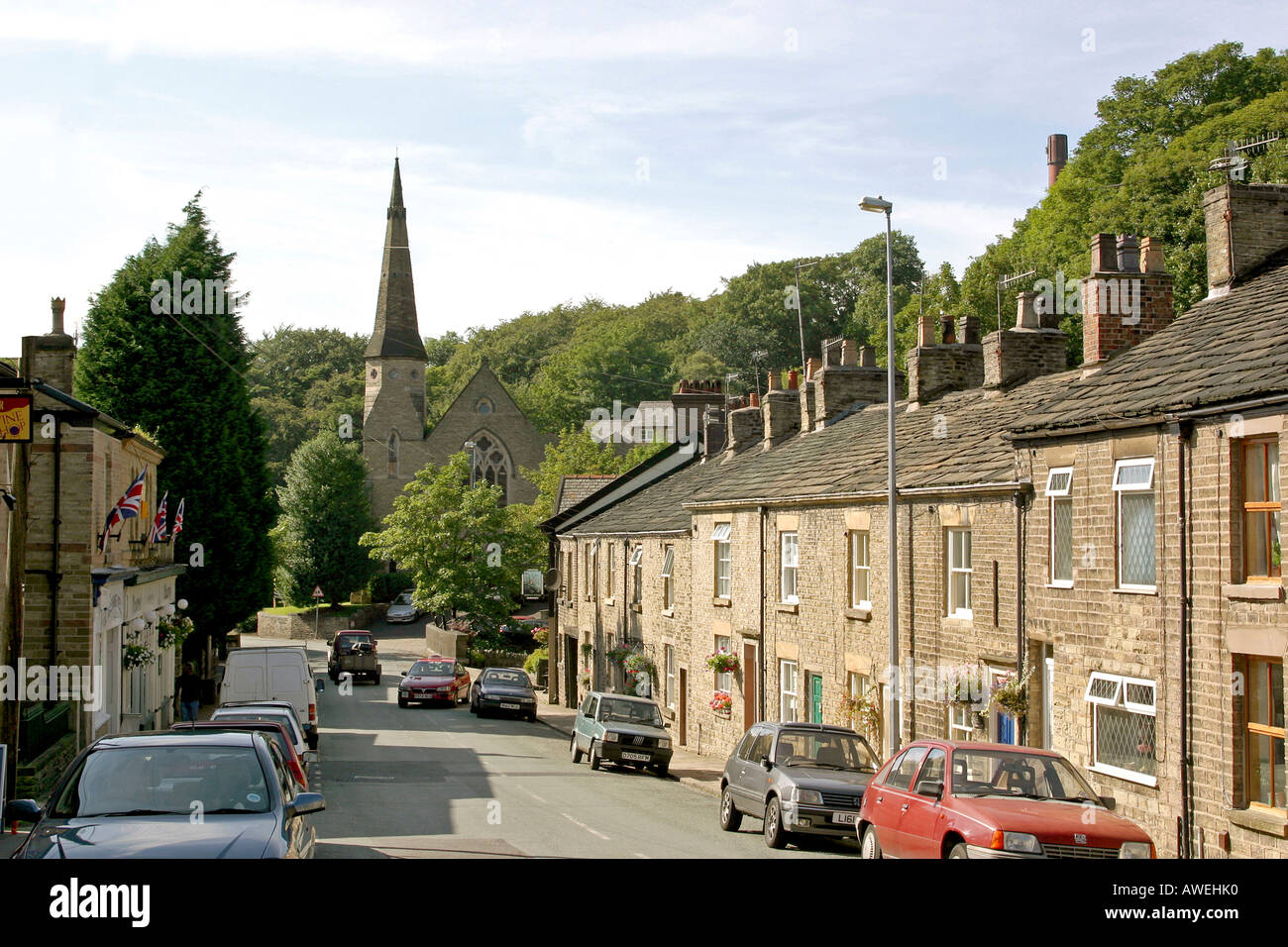 England Cheshire Bollington Palmerston Straße mit ehemaligen evangelisch reformierte Kirche konvertierte zum Gehäuse Stockfoto