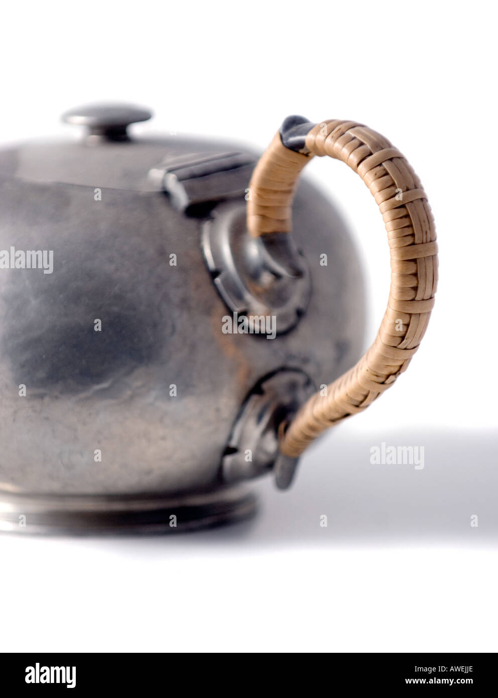 Antike Zinn-Teekanne Stockfoto