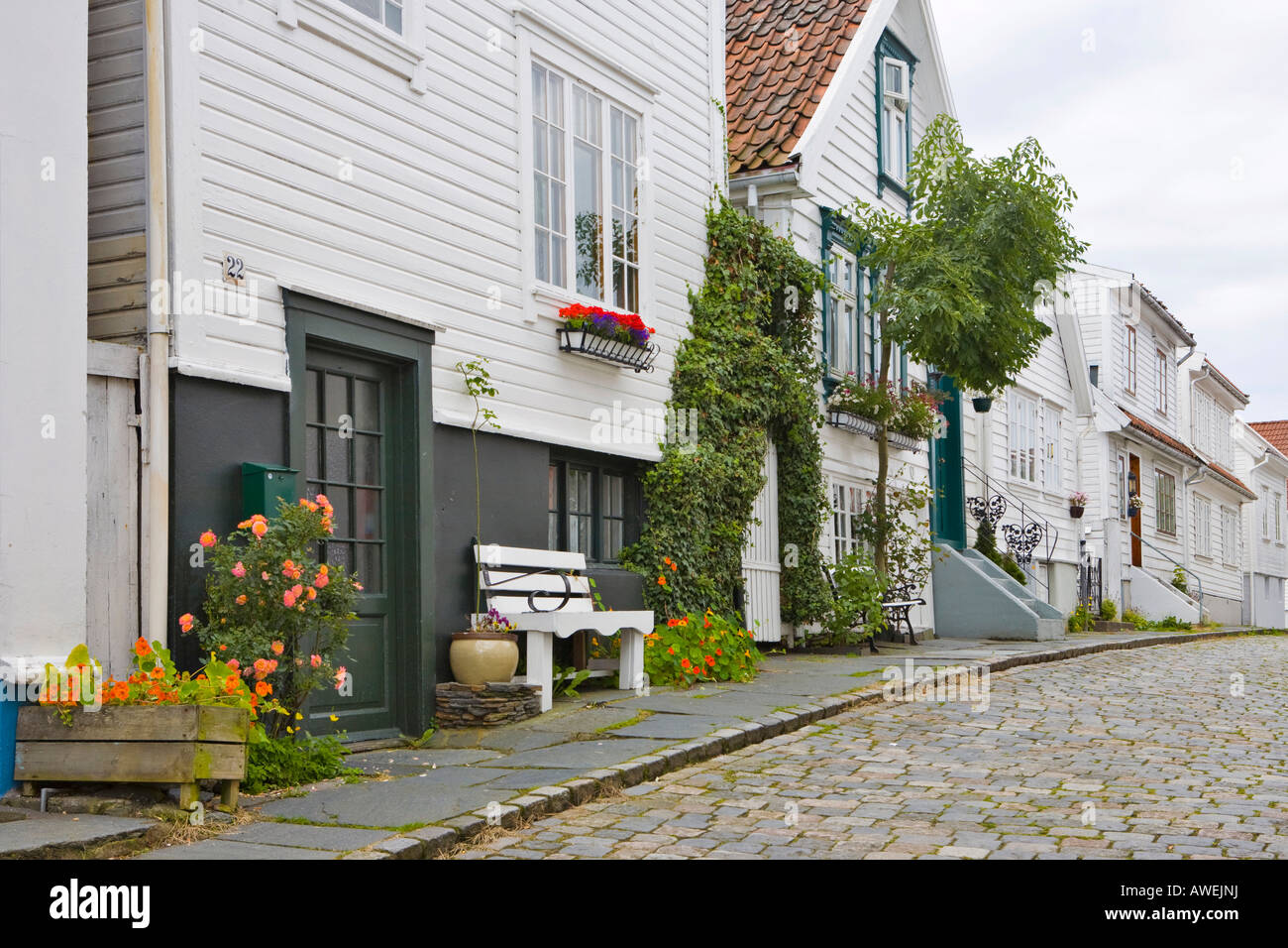 Schöne alte Holzhäuser in der Altstadt von Stavanger, die Altstadt von Stavanger (Europäische Kulturhauptstadt 2008), Norwegen, Euro Stockfoto