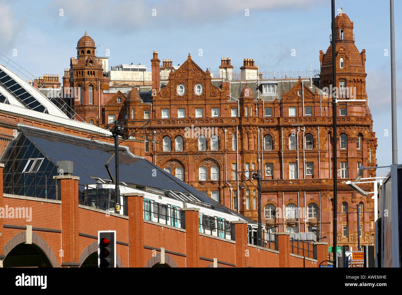 Hotel in Manchester Midland und Metrolink Straßenbahn nahe Zentrum Stockfoto