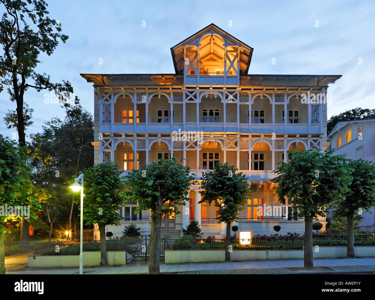 Typische Architektur auf der Wilhelm Straße, Sellin, Badeort Rügen, Deutschland, Europa Stockfoto