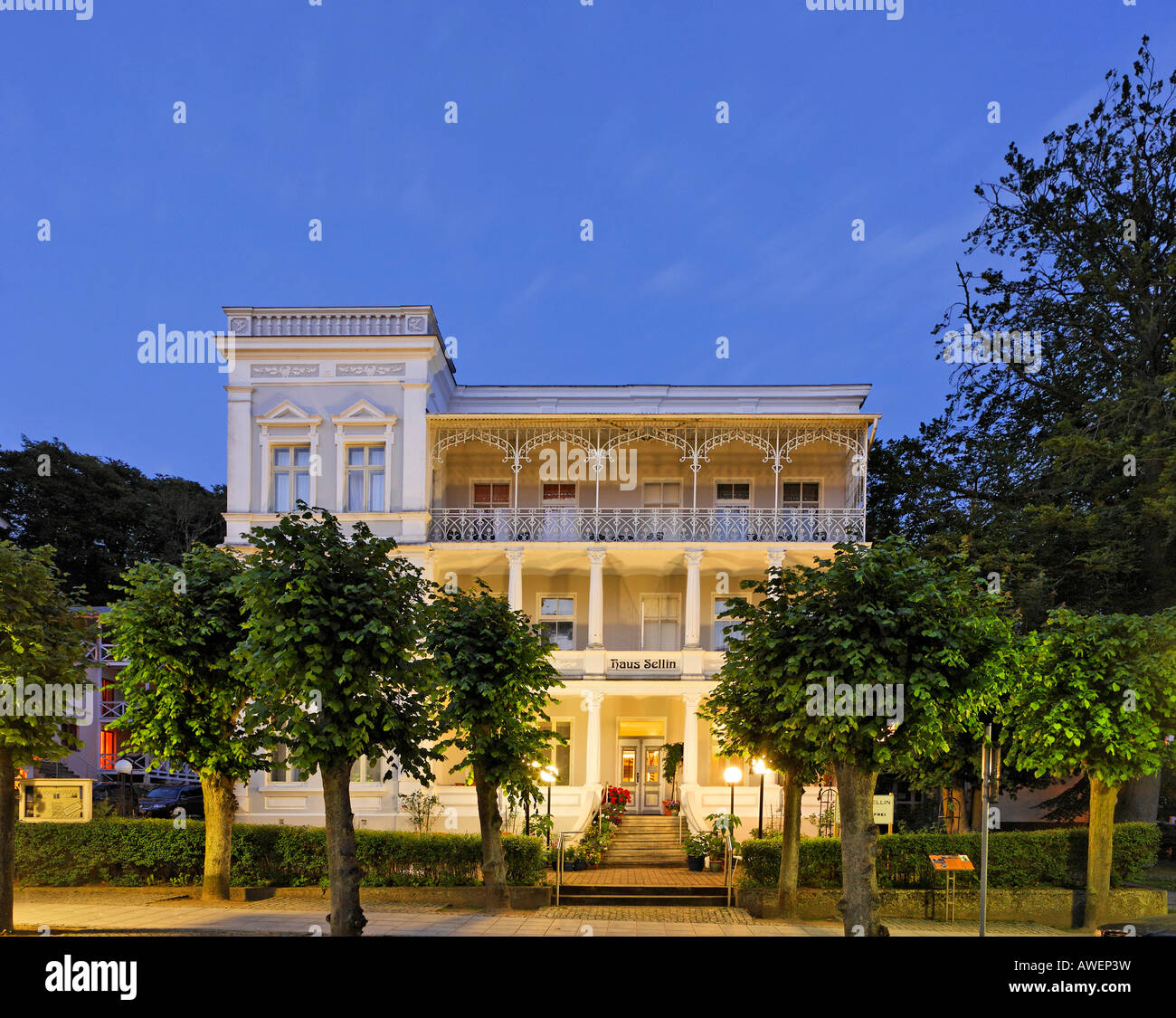 Sellin Haus, typische Architektur auf Wilhelm Straße, Sellin, Badeort, Rügen, Deutschland, Europa Stockfoto
