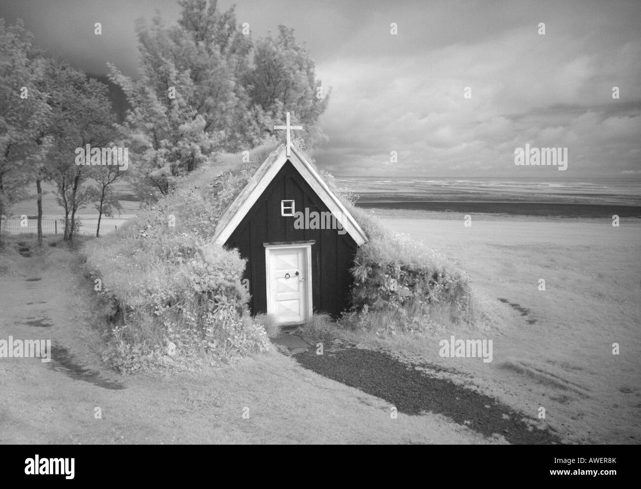 Siebzehnten Jahrhundert sod Kirche, die kleinste in Island, Infrarot-Aufnahme, Núpsstaður Hof, Südküste von Island, Atlanti Stockfoto