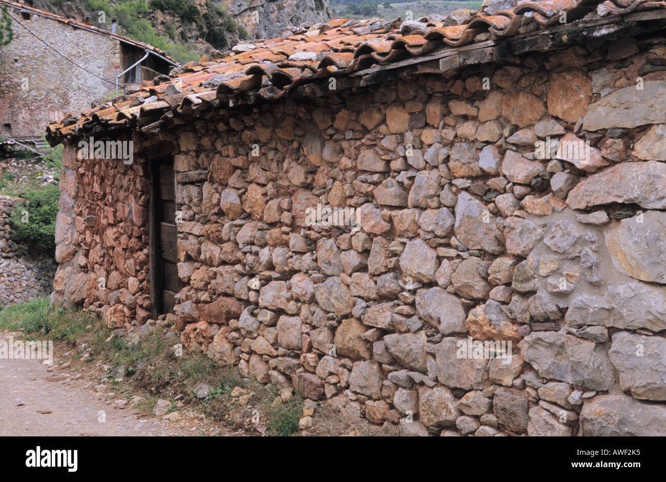 Steingebäude im kleinen Dorf Cava in Pyrenäen Katalonien Spanien Stockfoto