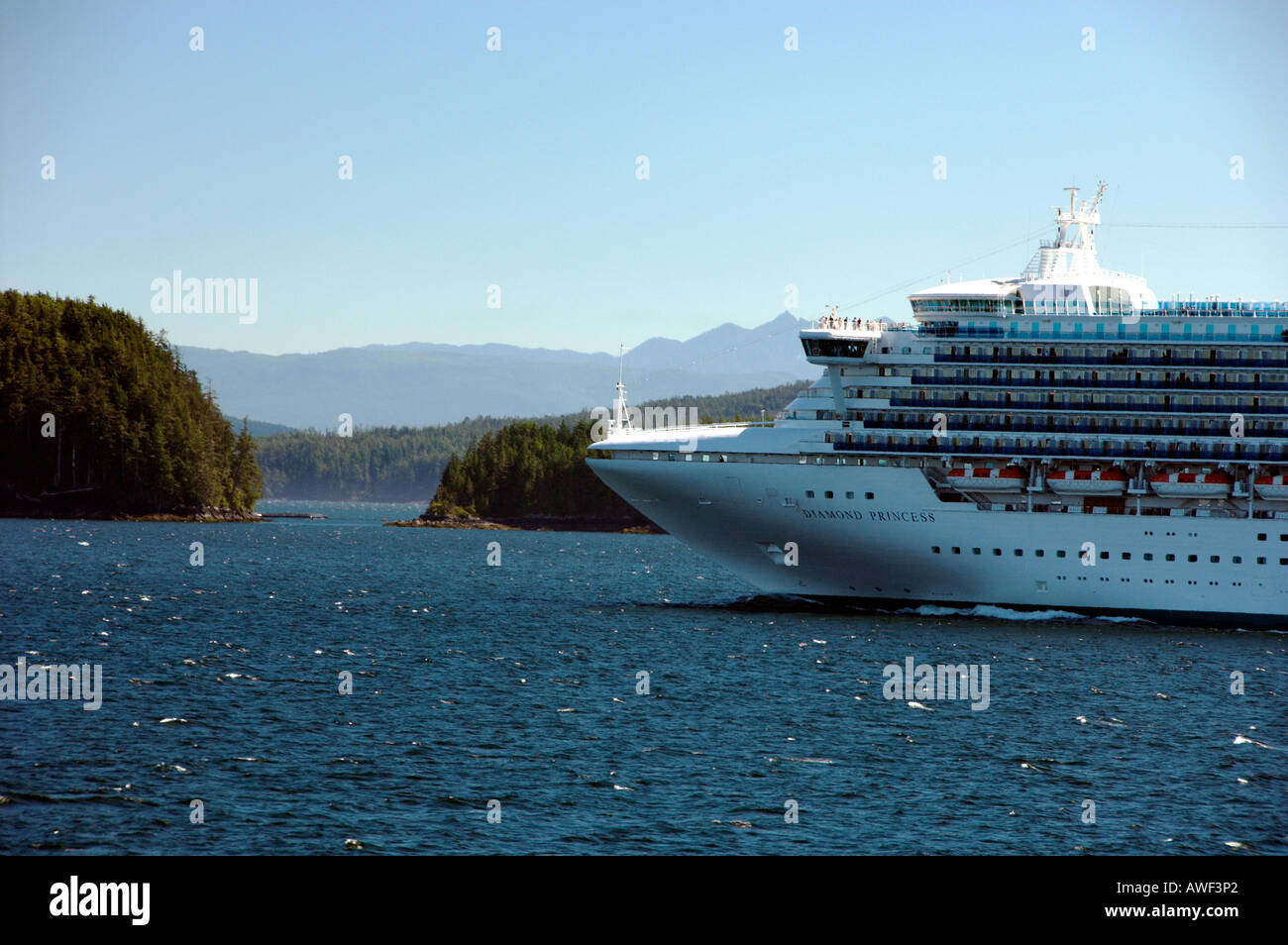 Das Kreuzfahrtschiff der Diamond Princess Kreuzfahrt innen passage in der Nähe von Vancouver Island in British Columbia Kanada Stockfoto