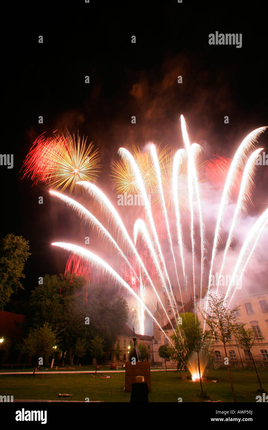 Feuerwerk in Raitenhaslach Kreuzgang, Raitenhaslach, Burghausen, obere Bayern, Bayern, Deutschland, Europa Stockfoto