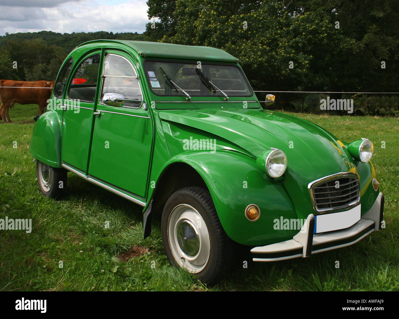 grüne Citroen 2 CV Stockfoto