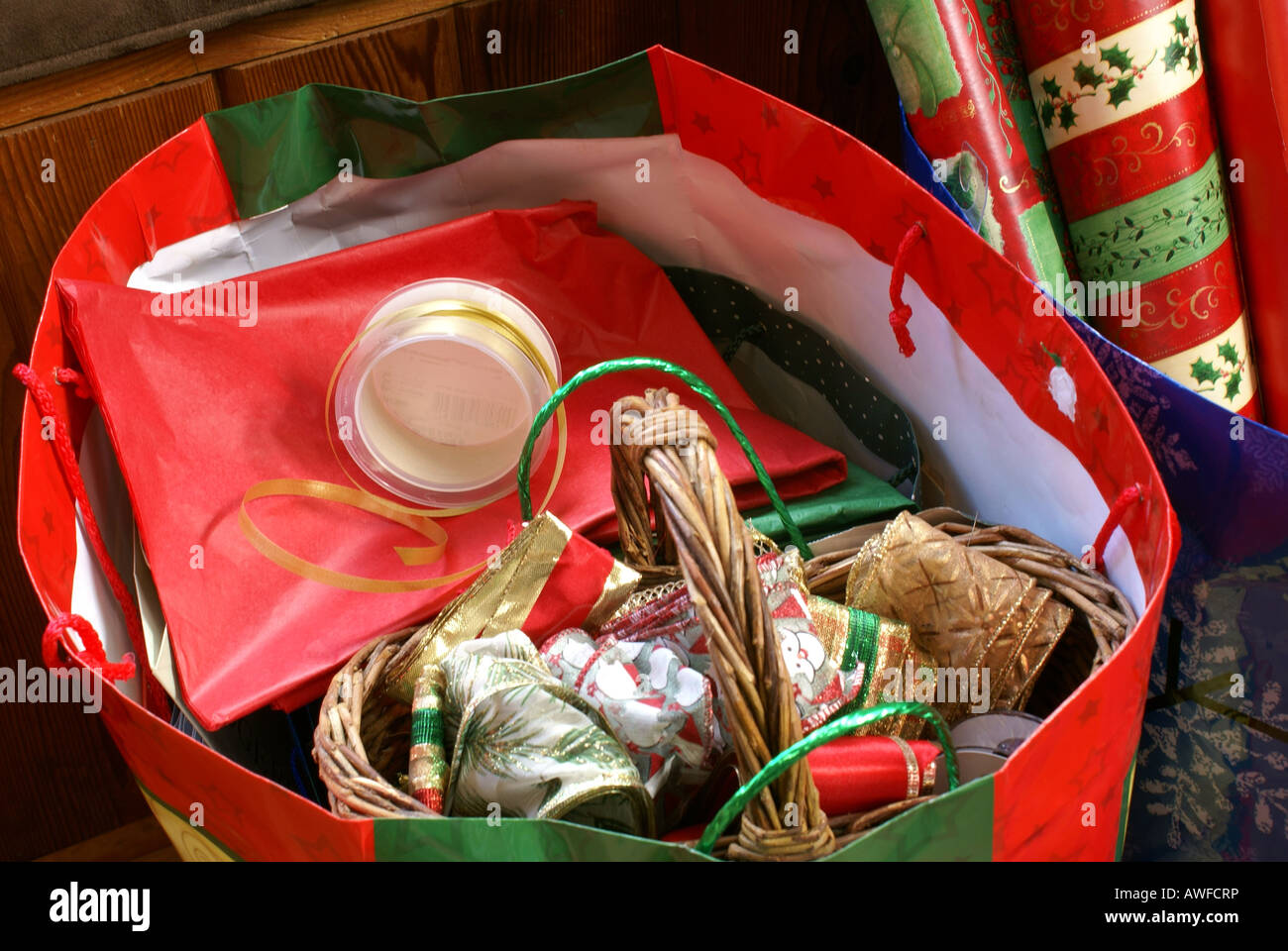 Weihnachten Einwickeln Lieferungen Stockfoto