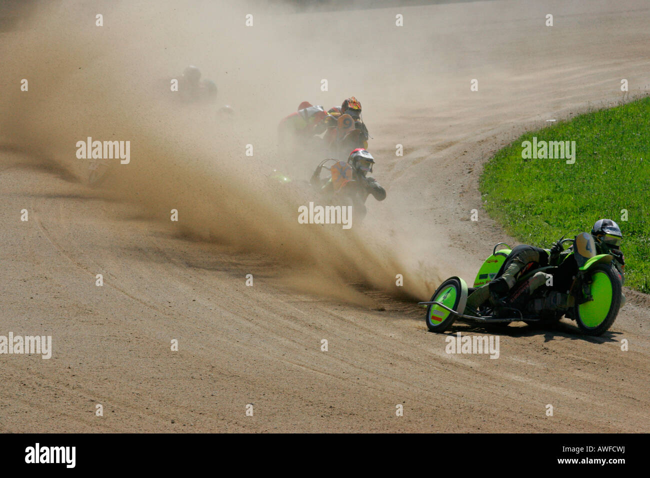 Seitenwagen Motorräder, internationale Motorradrennen auf einem Feldweg Speedway in Muehldorf am Inn, Bayern, Oberbayern, Deutsch Stockfoto