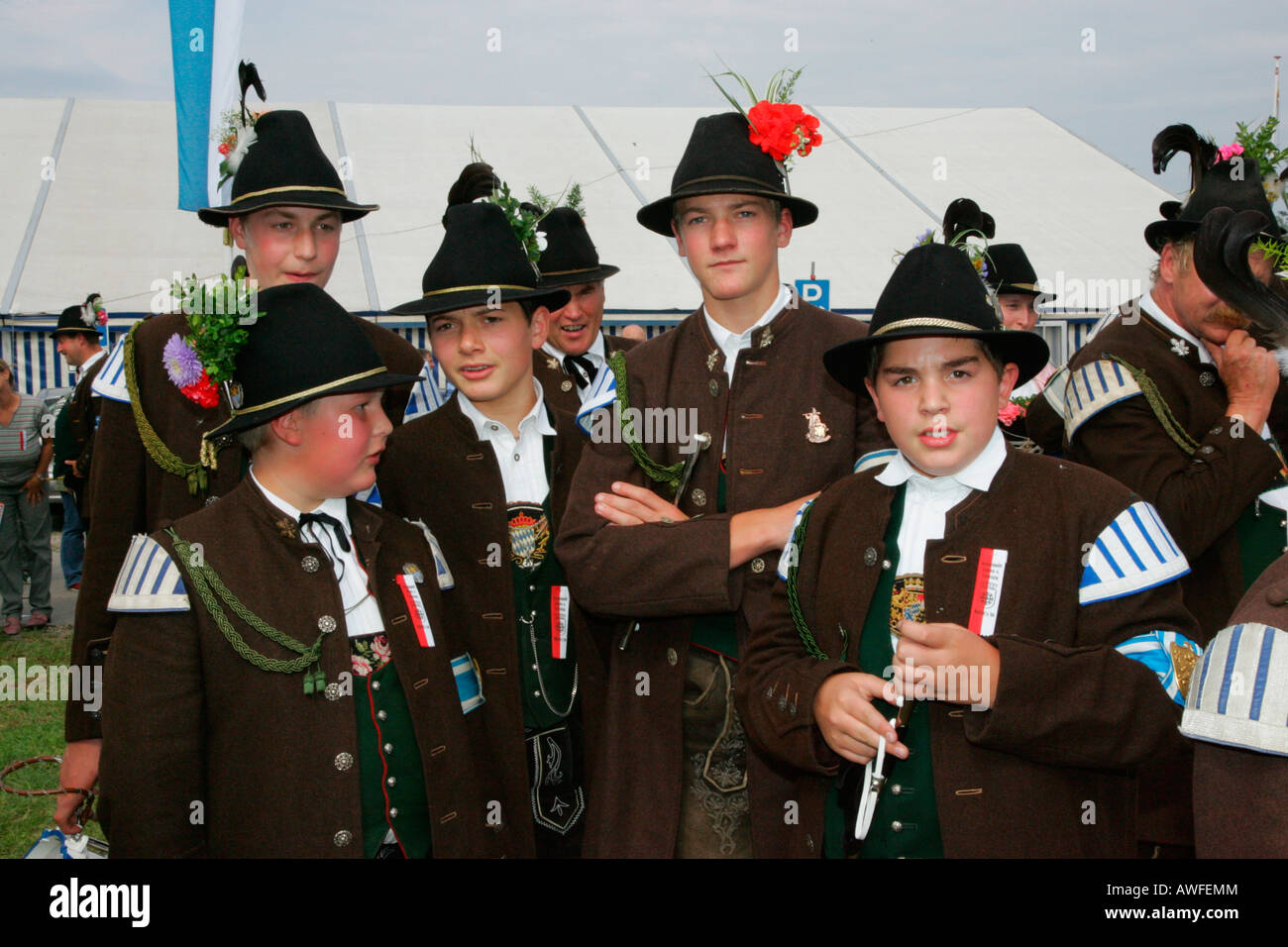 Jungen schützen auf einem Volksfest in Muehldorf bin Inn, Upper Bavaria, Bavaria, Germany, Europe Stockfoto