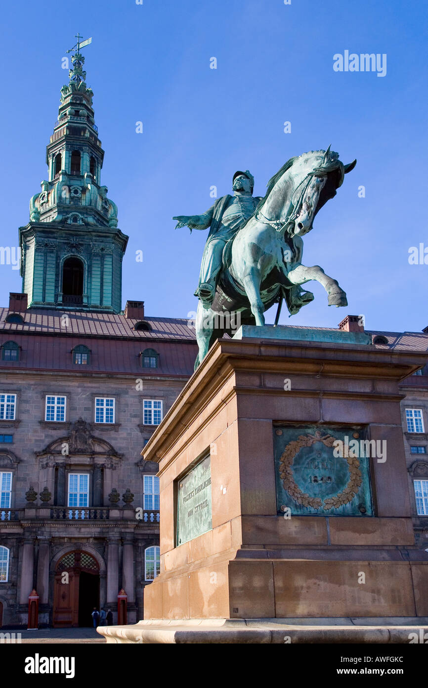 Reiterstandbild vor dem dänischen Parlament Stockfoto