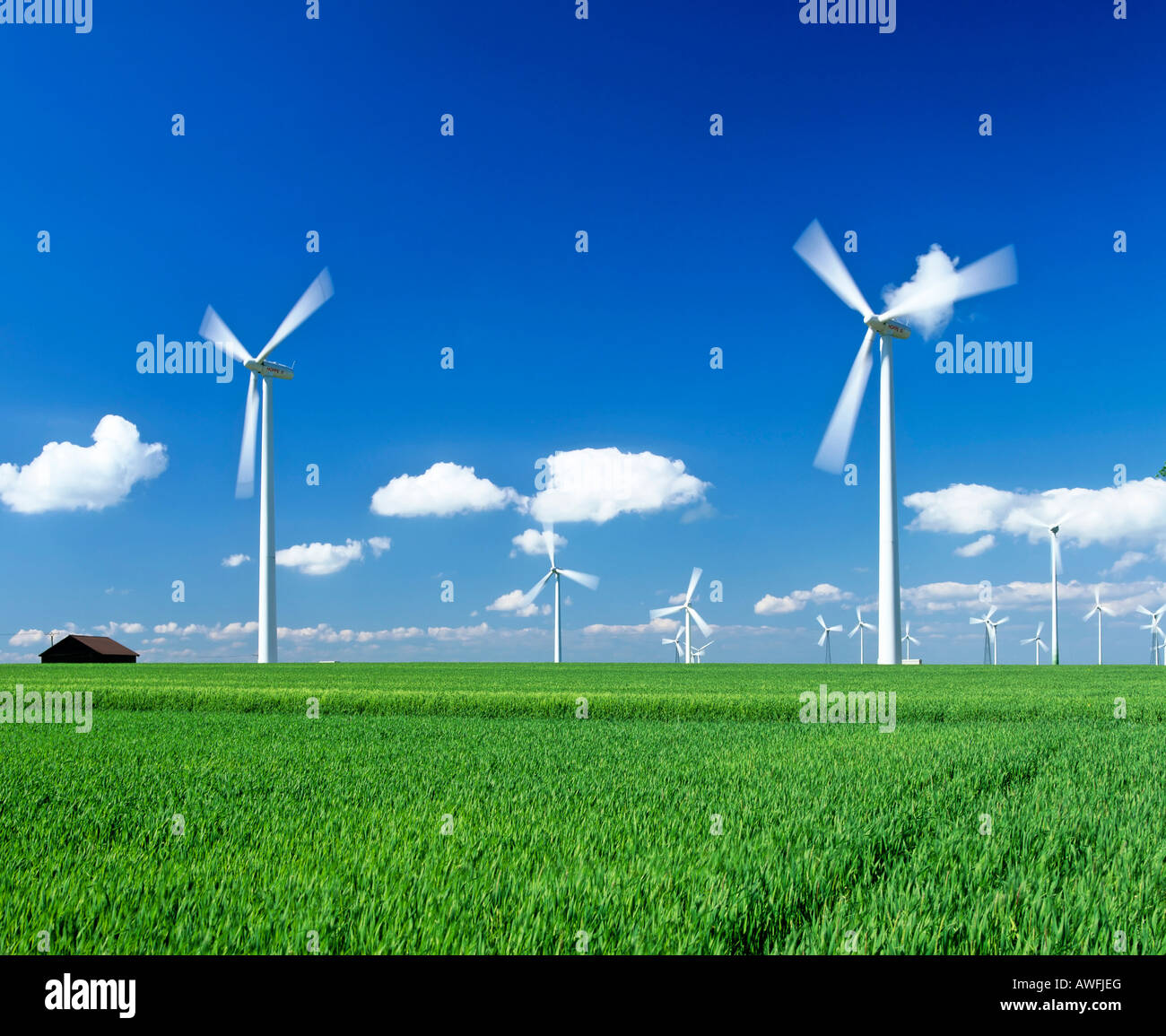 Alternative Energiequelle: Windkraftanlagen Stockfoto