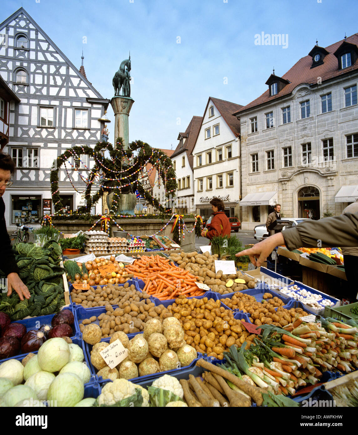 Produkte-Stand auf dem Marktplatz in Forchheim, Upper Franconia, Bayern, Deutschland, Europa Stockfoto