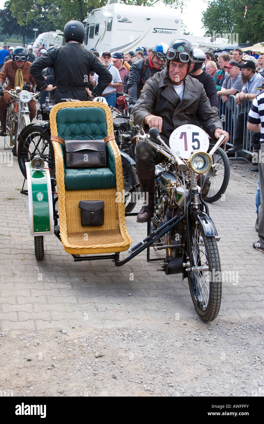 1908-Oldtimer FN-Motorrad bei einem Oldtimer Motorrad-Rennen in