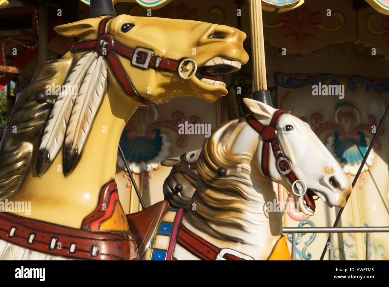 traditionellen Kunststoff Pferde im Karussell Stockfoto