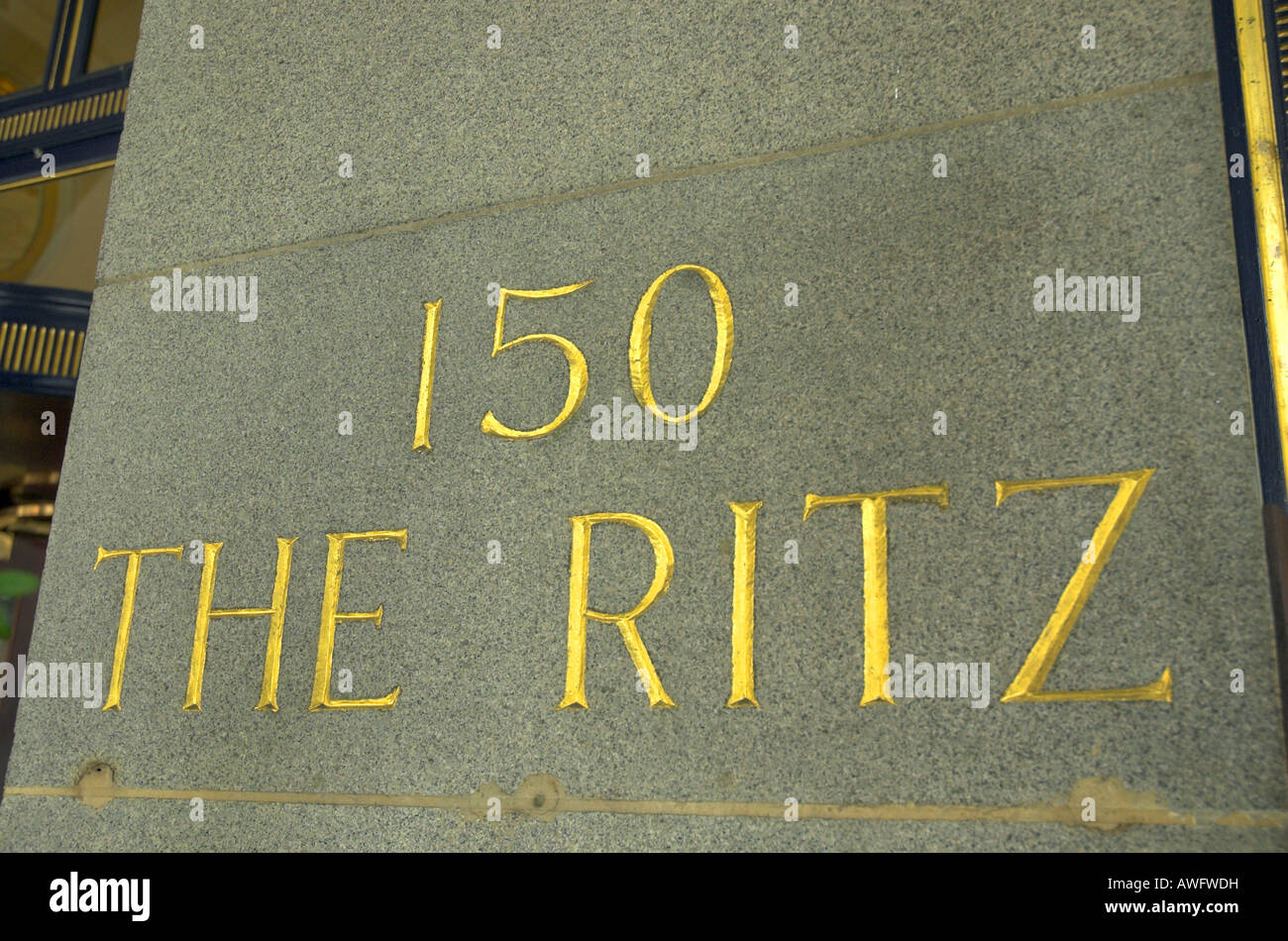 Das Schild für das Ritz Hotel in Piccadilly in London Stockfoto