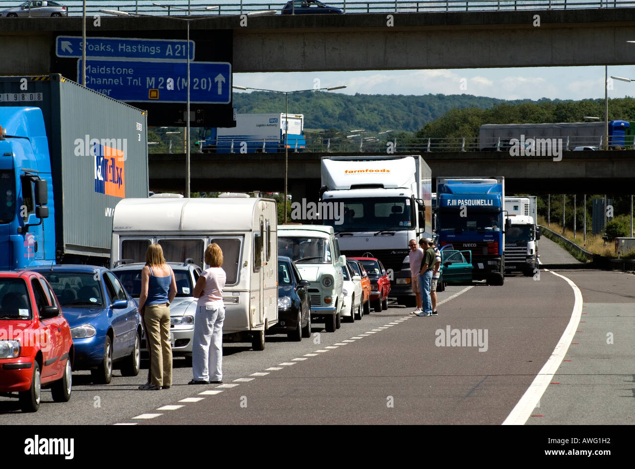 Stau Verkehr Stau M25 Autobahn im Stillstand Junction 5 in Kent nach schweren Unfall 8. August 2006 Stockfoto