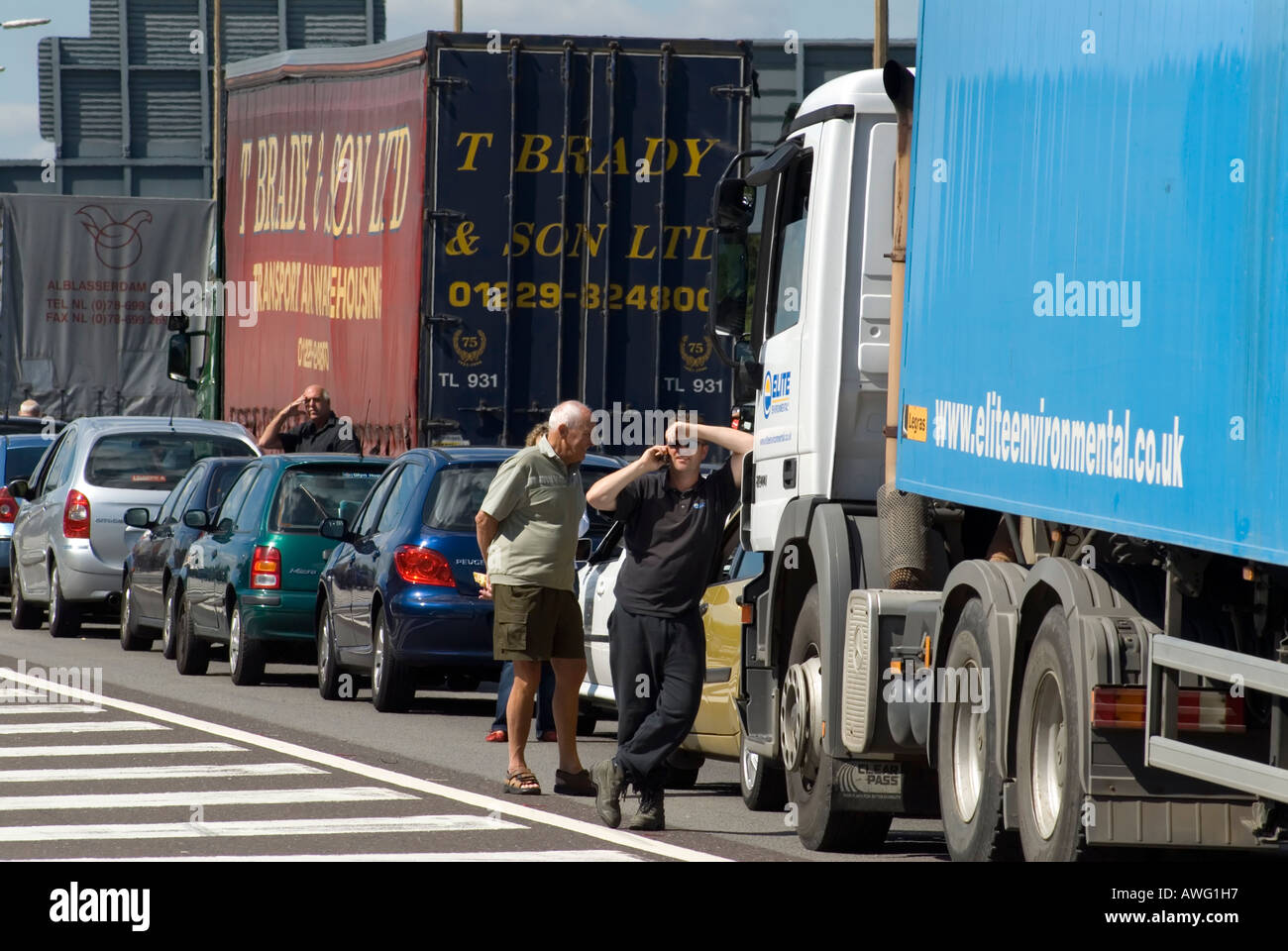 Stau Verkehr Stau M25 Autobahn im Stillstand Junction 5 in Kent nach schweren Unfall 8. August 2006 Stockfoto