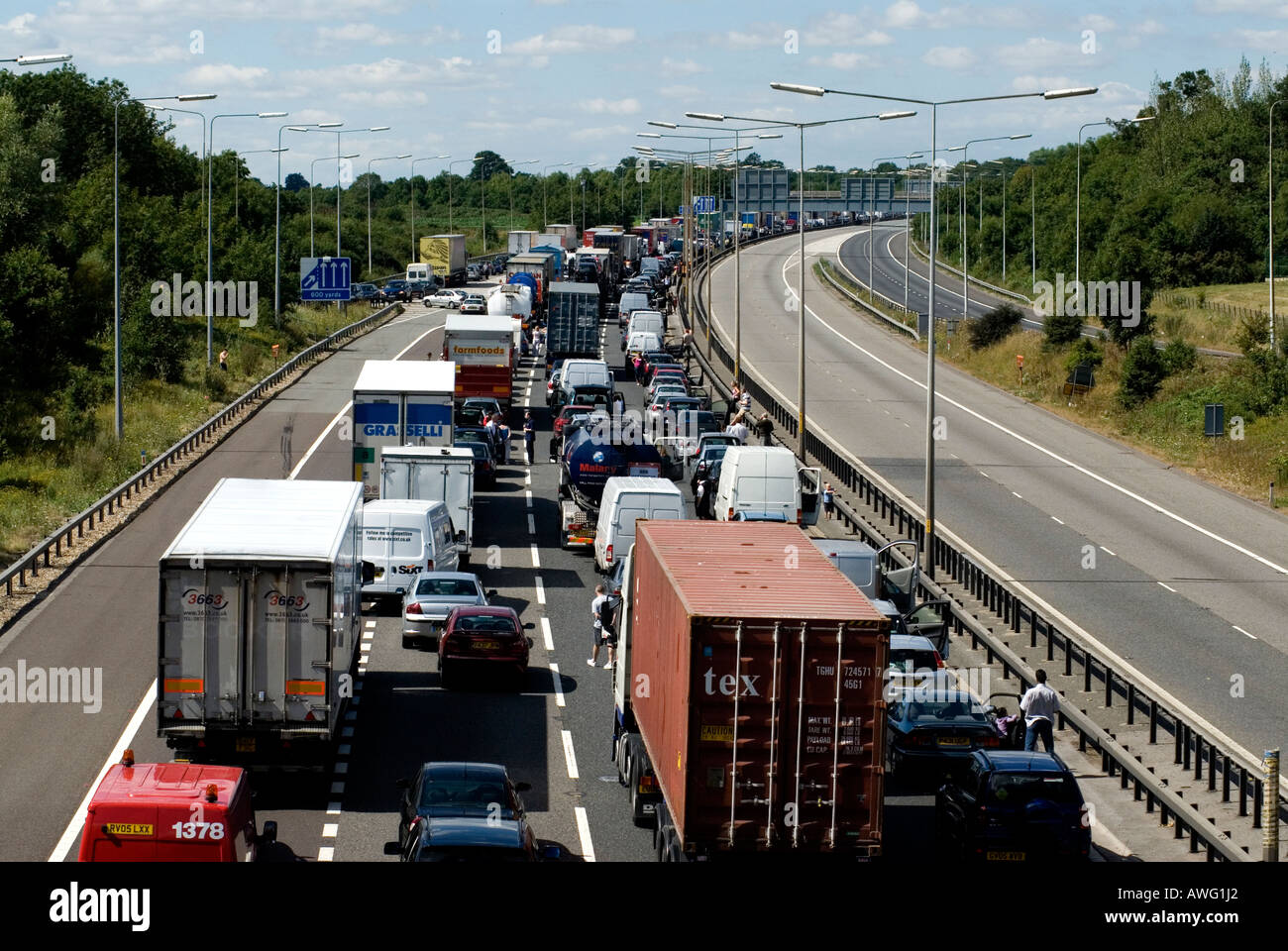 Stau Verkehr Stau M25 Autobahn im Stillstand Junction 5 in Kent nach schweren Unfall 8. August 2006 Stockfoto