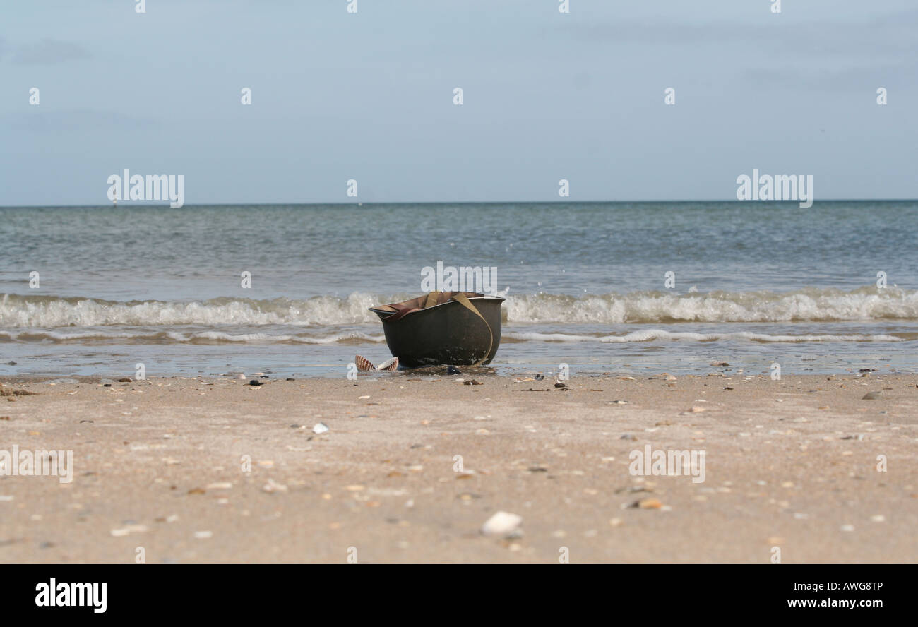 2. Weltkrieg amerikanische d-Day-Helm auf Utah Beach Normandie Frankreich Day Stockfoto