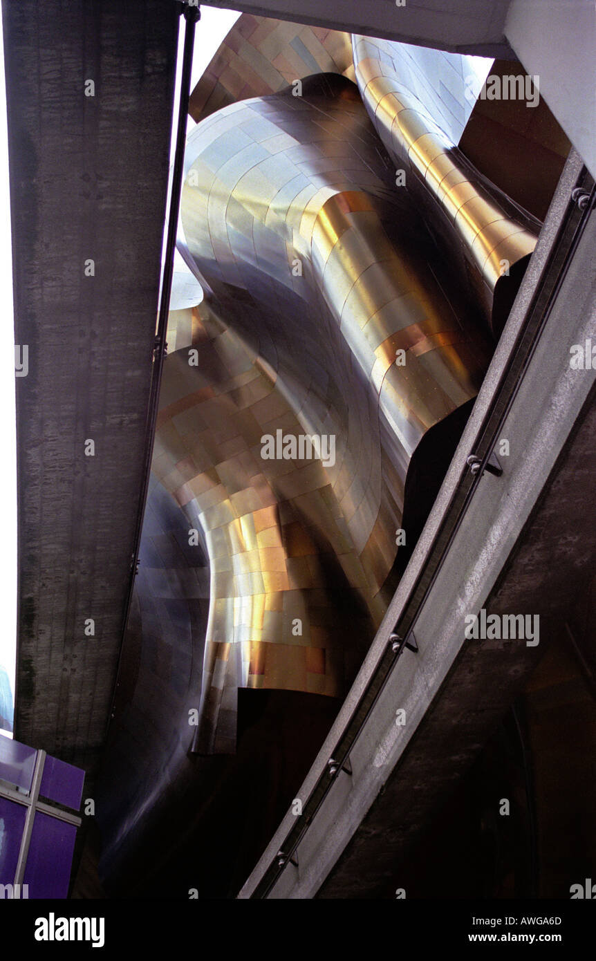 Erleben Sie Musik-Projekt Gebäude von Frank Gehry in Seattle Washington USA und Monorail Schienen Stockfoto