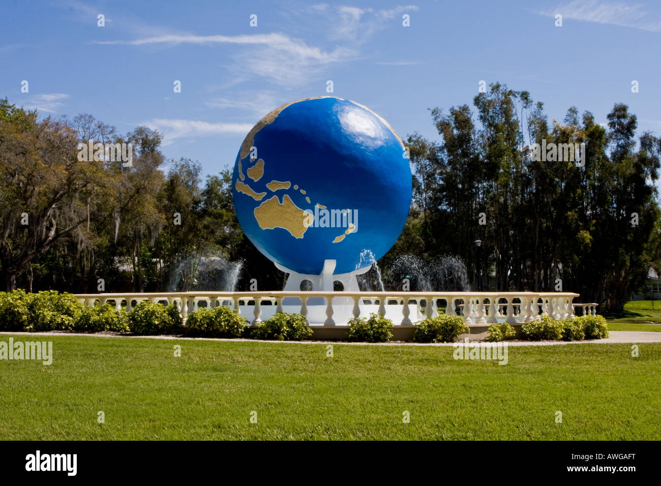 Große Welt-Statue vor der am Anfang der Weltgemeinschaft in Clearwater Florida USA Stockfoto