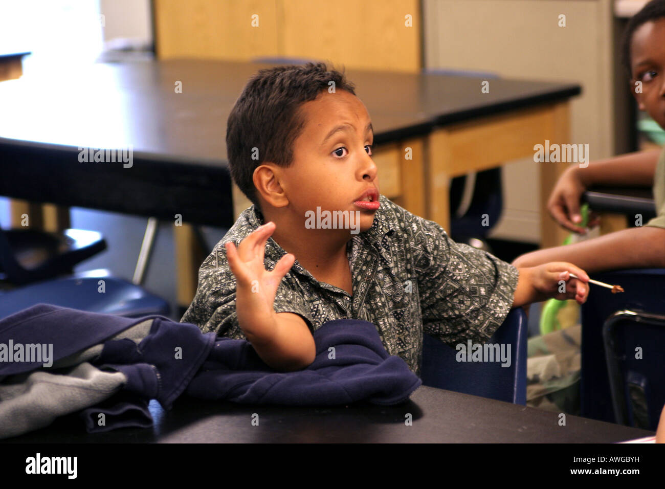 Jugendliche nehmen an Lagerfeuer USA Programmen nach der Schule eine United Way Agency in Orange County in Kalifornien Stockfoto