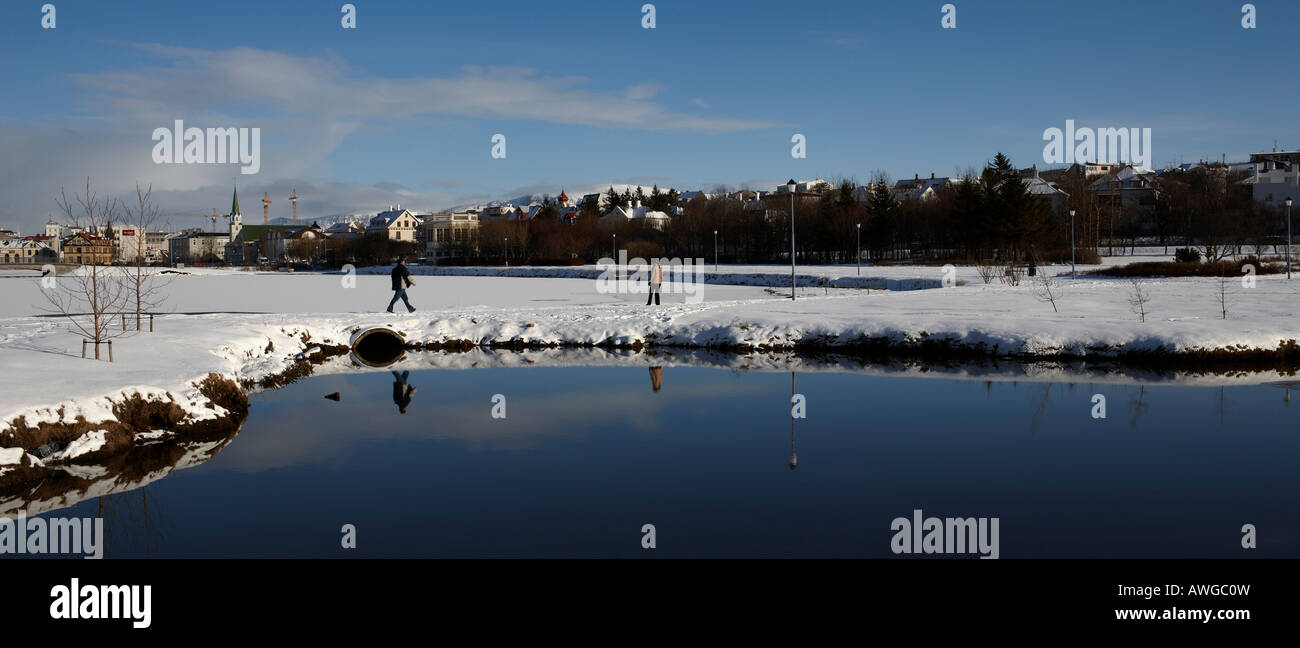 Schnee in Reykjavik Stadt am frühen Morgen Stockfoto