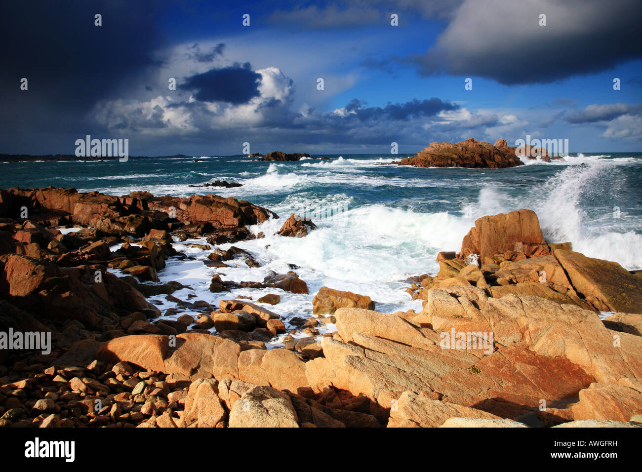 Meeresblick von der Küste von Guernsey Stockfoto