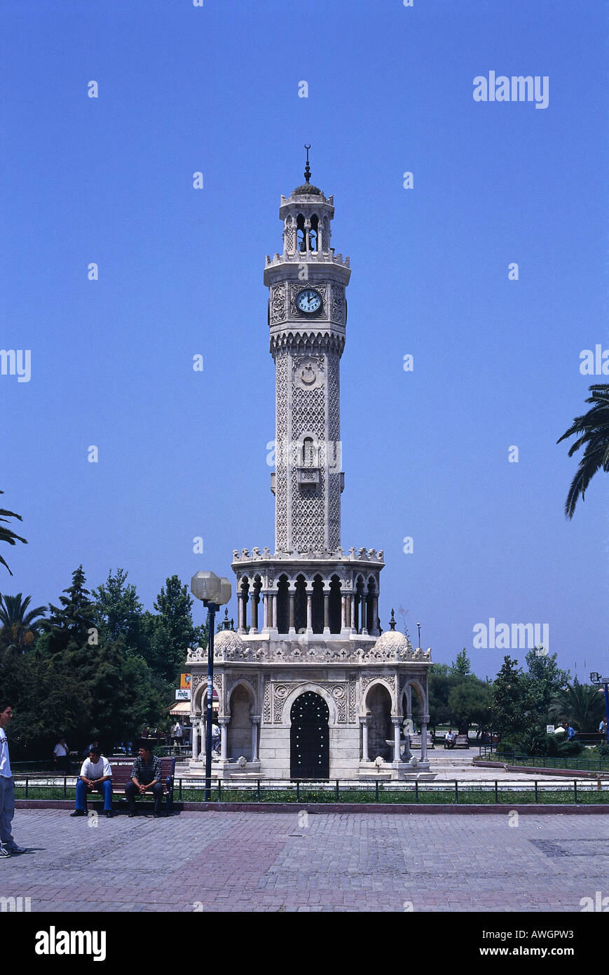 Türkei, Ägäis, Izmir, Konak Uhrenturm (Saat Kulesi), erbaut im Jahre 1901, ein Wahrzeichen der Stadt Stockfoto