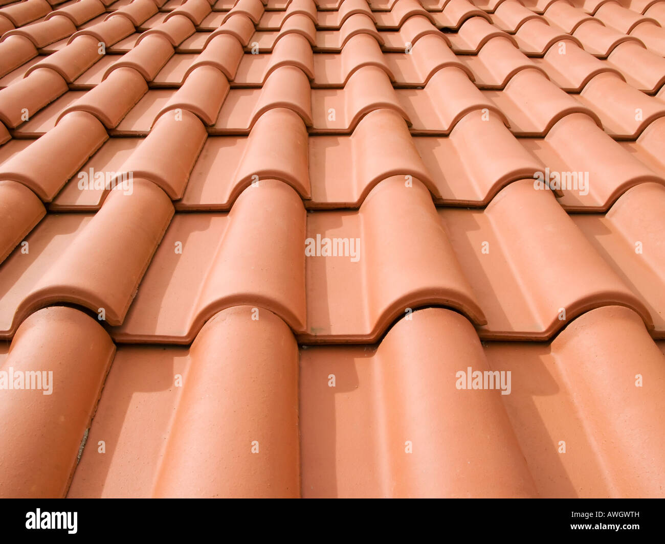 Neue orange Dachziegel hautnah in Portugal Stockfoto