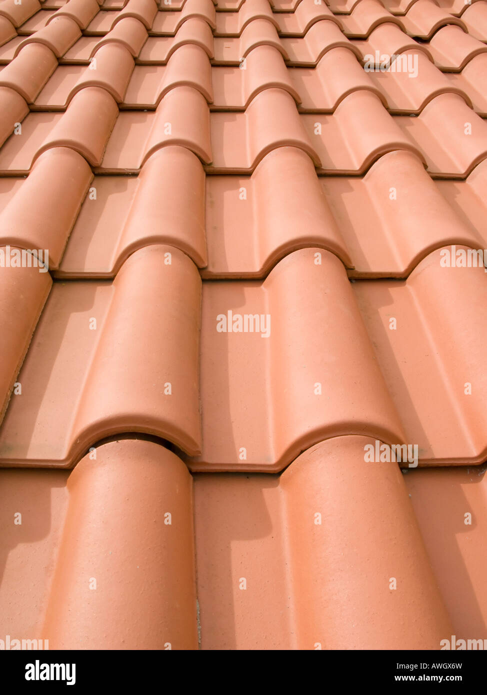 Neue orange Dachziegel hautnah in Portugal Stockfoto