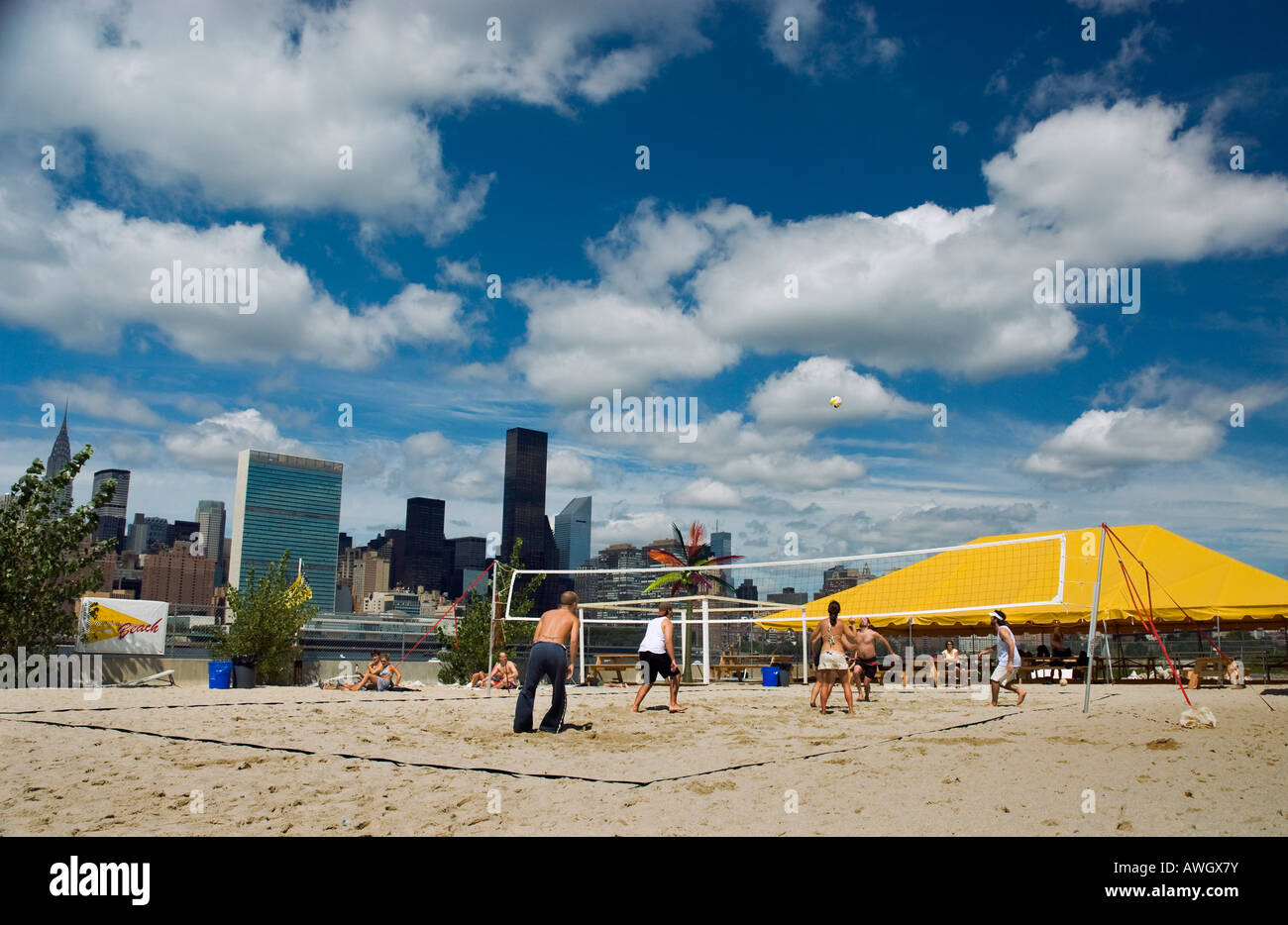 Volleyball am Strand New York City Stockfoto