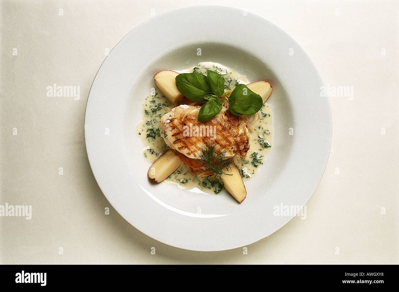 Norwegen, Grillet Breiflabb, gegrillter Seeteufel serviert mit ...