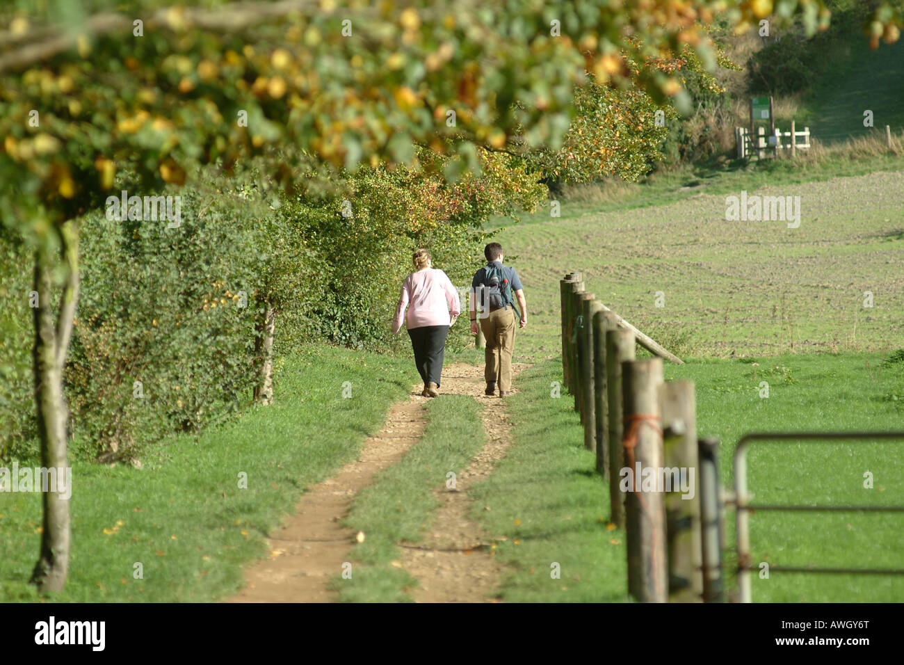 Paar beginnen zu Fuß zum Barton Hill s Bedfordshire UK Stockfoto
