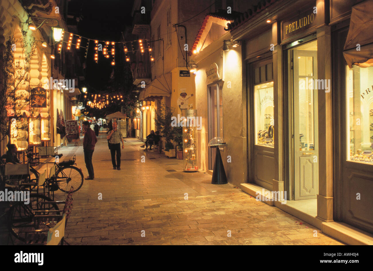 Griechenland, Athen, Peloponnes, Nafplio, Straßenszene, Nacht Stockfoto