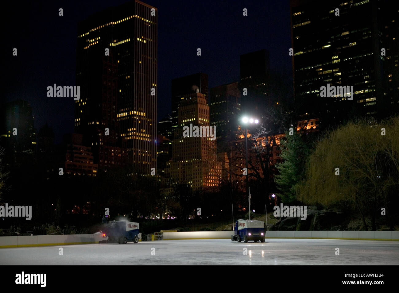 Zamboni-Maschine Oberflächenersatz das Eis von den Wollman Rink im Central Park New York USA, November 2004 Stockfoto