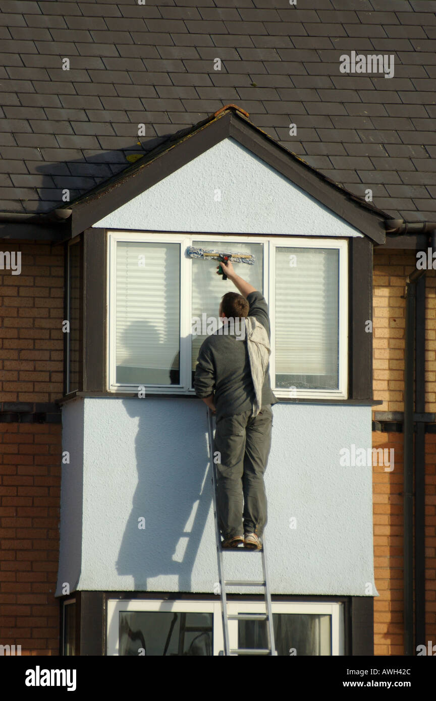 Window cleaning ladder -Fotos und -Bildmaterial in hoher Auflösung – Alamy