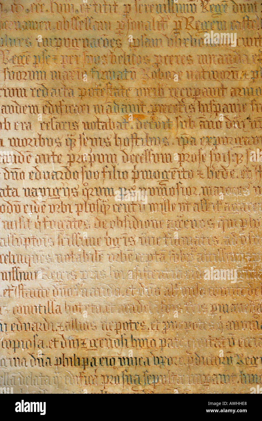 Lateinischer Text von der Seite des Grabes von João ich innen das Kloster Batalha Portugal Stockfoto