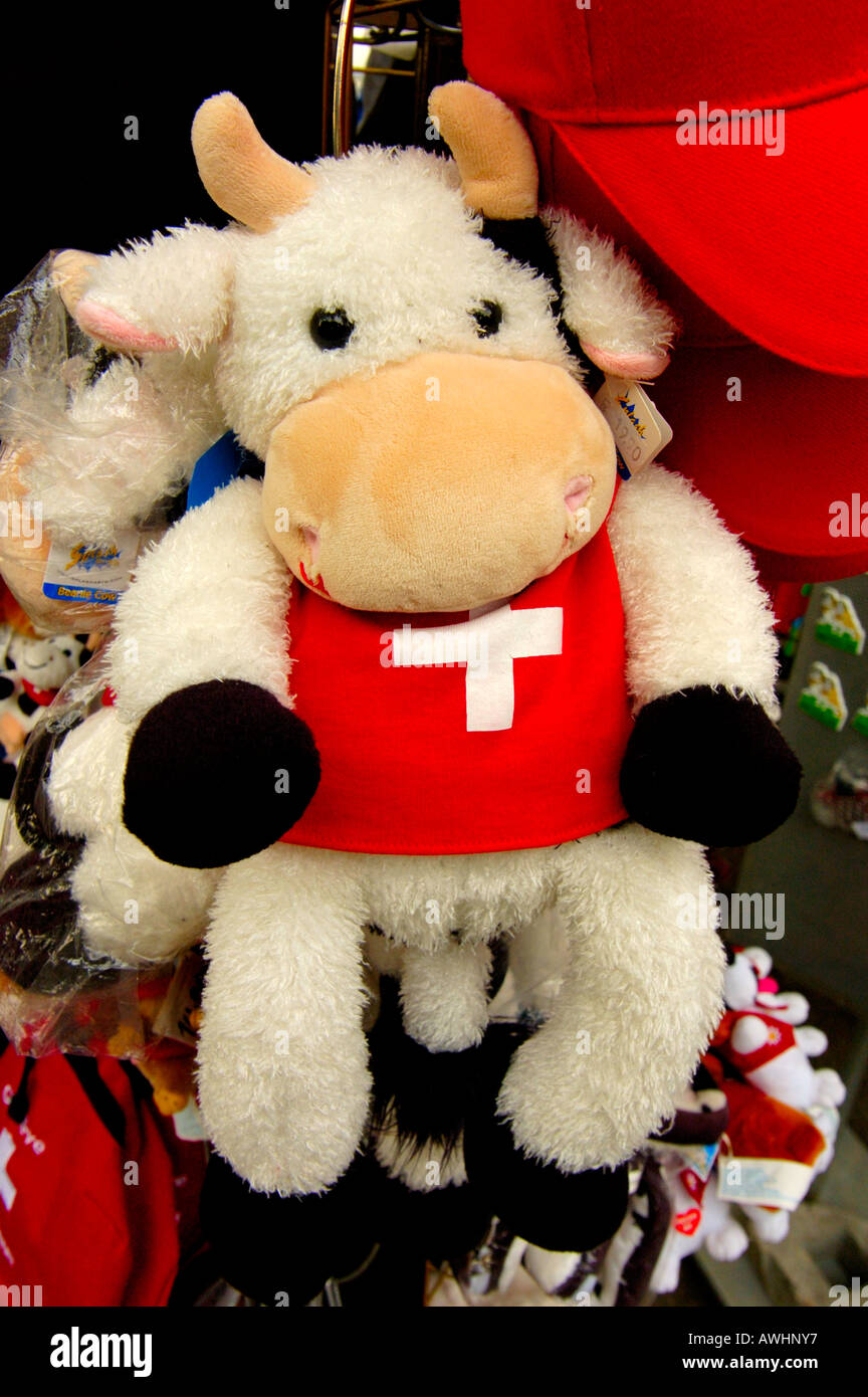 Schweizer Stofftier Kuh, für den Verkauf auf einem Marktstand in Genf  Stockfotografie - Alamy