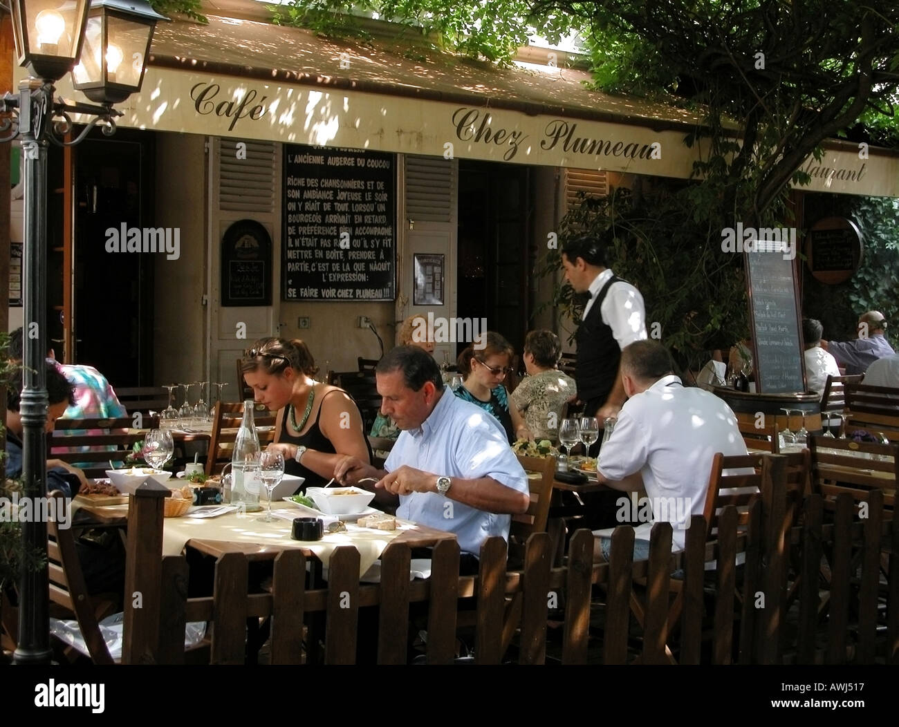Frankreich-Ile de France Paris Montmartre Menschen Mittagessen im Restaurant Stockfoto